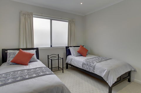 Tasman Beachside Apartment - Accommodation Newcastle 9