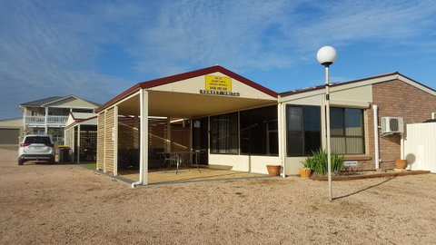 Wallaroo Sunset Home - Accommodation Newcastle 0