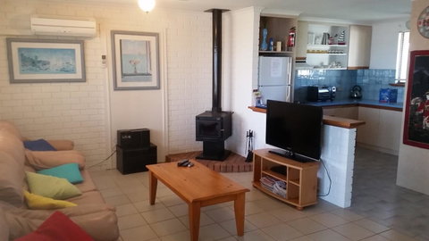 Wallaroo Sunset Home - Accommodation Newcastle 23