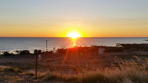 Wallaroo Sunset Home - Accommodation Newcastle 15