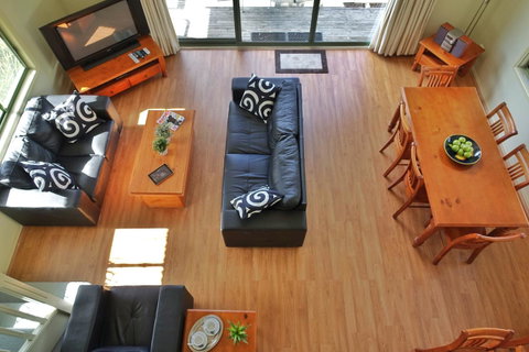 SkyView Villa - Accommodation Newcastle 2
