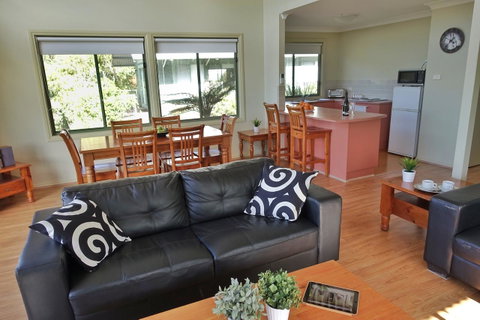 SkyView Villa - Accommodation Newcastle 7
