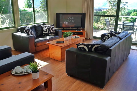 SkyView Villa - Accommodation Newcastle 4