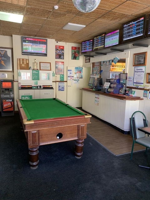 Commercial Hotel Morgan - Accommodation Newcastle 4