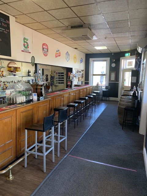 Commercial Hotel Morgan - Accommodation Newcastle 3