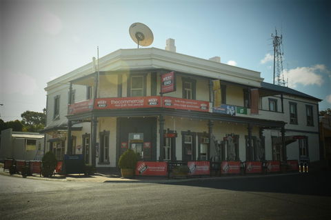 Commercial Hotel Morgan - Accommodation Newcastle 0