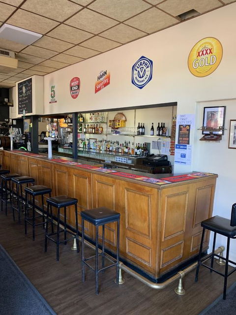 Commercial Hotel Morgan - Accommodation Newcastle 2