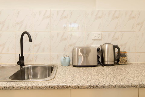 The Manor Basket Range - Accommodation Newcastle 9