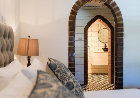 The Manor Basket Range - Accommodation Newcastle 3