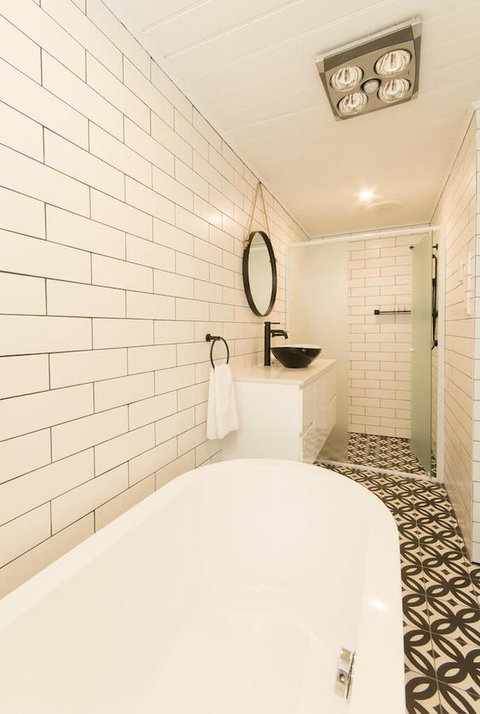 The Manor Basket Range - Accommodation Newcastle 1