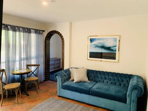 The Manor Basket Range - Accommodation Newcastle 12