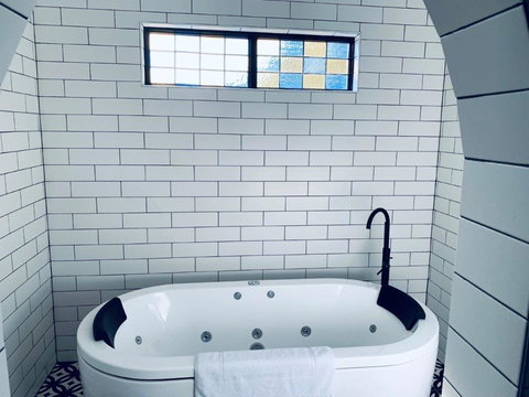 The Manor Basket Range - Accommodation Newcastle 11