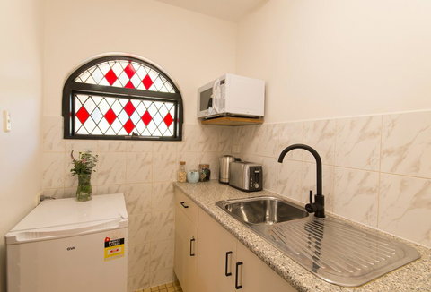 The Manor Basket Range - Accommodation Newcastle 5