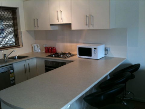 Adelaide - Semaphore Beach Front - Accommodation Newcastle 11