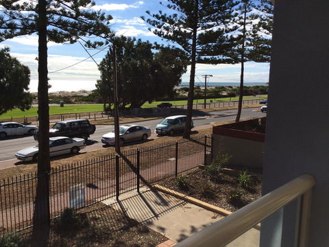 Adelaide - Semaphore Beach Front - Accommodation Newcastle 27