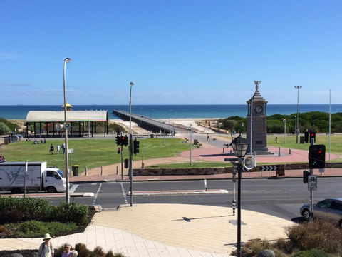 Adelaide - Semaphore Beach Front - Accommodation Newcastle 25