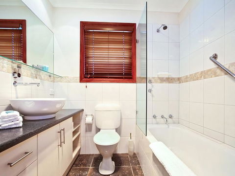 Wine And Roses Bed And Breakfast - Accommodation Newcastle 1