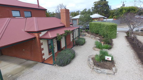 Wine And Roses Bed And Breakfast - Accommodation Newcastle 13