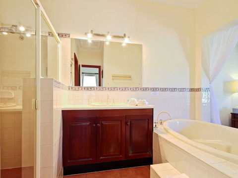 Wine And Roses Bed And Breakfast - Accommodation Newcastle 18