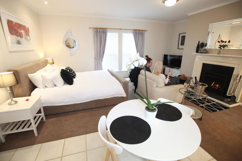 Wine And Roses Bed And Breakfast - Accommodation Newcastle 10