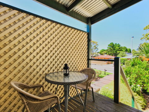 Wine And Roses Bed And Breakfast - Accommodation Newcastle 12