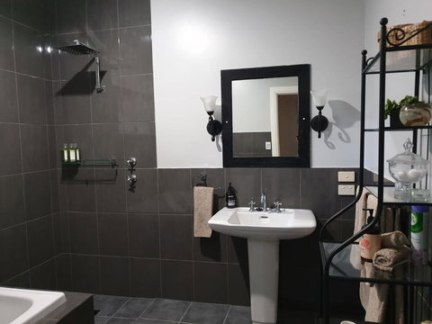 Amy\'s House Bed & Breakfast - Accommodation Newcastle 4