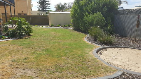 Beachside Escape On The Esplanade - Accommodation Newcastle 11