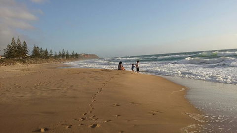 Beachside Escape On The Esplanade - Accommodation Newcastle 1