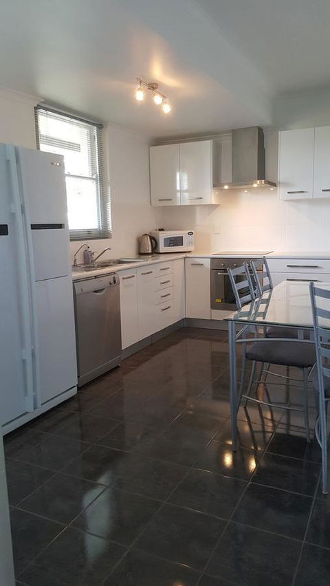 Beachside Escape On The Esplanade - Accommodation Newcastle 5