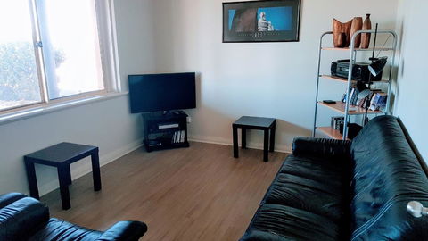 Beachside Escape On The Esplanade - Accommodation Newcastle 6