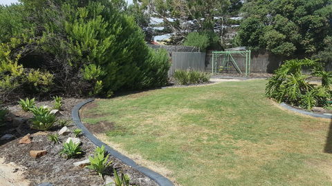 Beachside Escape On The Esplanade - Accommodation Newcastle 12