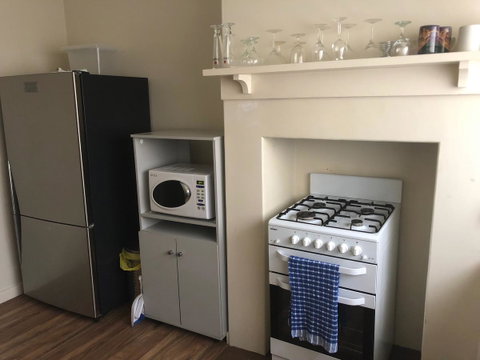 Kingscote Central - Accommodation Newcastle 3