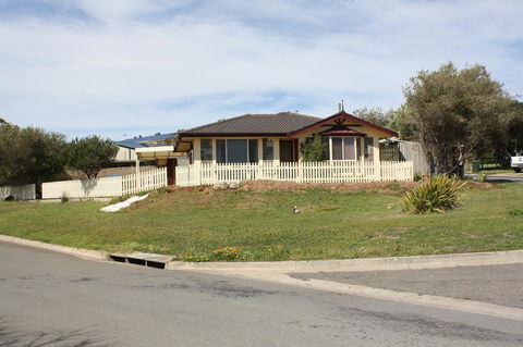 Maslin Beach House - Accommodation Newcastle 0