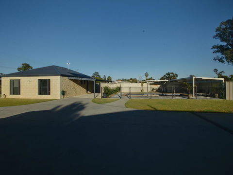 DBJ Holiday Units - Accommodation Newcastle 1