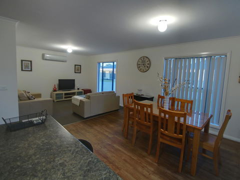 DBJ Holiday Units - Accommodation Newcastle 3