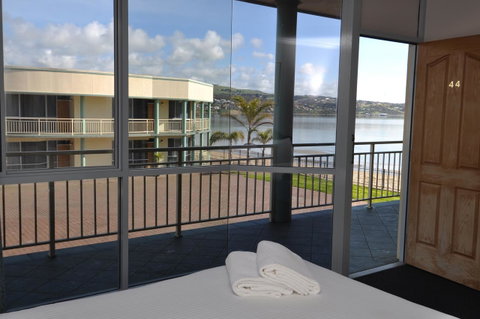 Hilton Beachfront Motel - Accommodation Newcastle 0