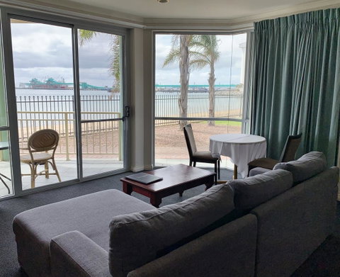 Hilton Beachfront Motel - Accommodation Newcastle 15