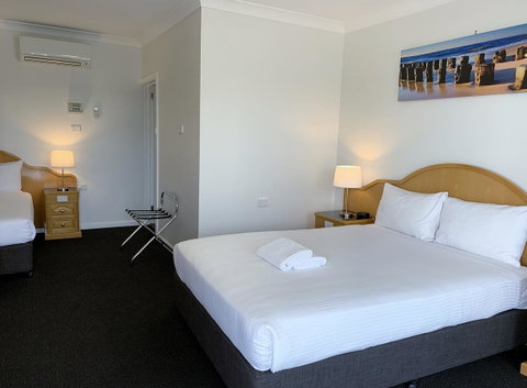 Hilton Beachfront Motel - Accommodation Newcastle 2