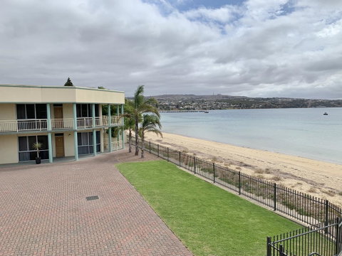 Hilton Beachfront Motel - Accommodation Newcastle 13