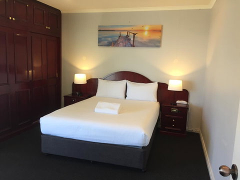 Hilton Beachfront Motel - Accommodation Newcastle 8