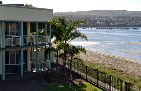 Hilton Beachfront Motel - Accommodation Newcastle 40