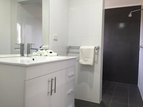 Hilton Beachfront Motel - Accommodation Newcastle 37