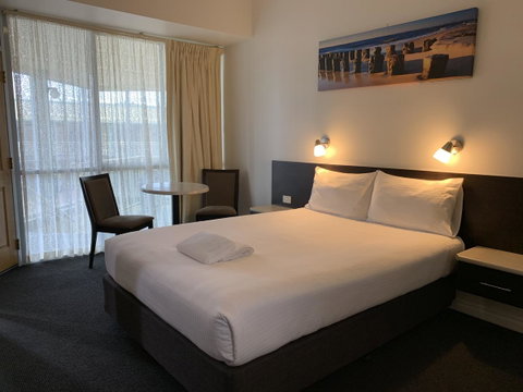 Hilton Beachfront Motel - Accommodation Newcastle 1