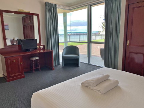 Hilton Beachfront Motel - Accommodation Newcastle 14
