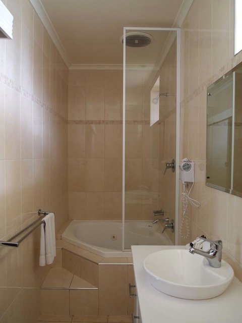 Hilton Beachfront Motel - Accommodation Newcastle 44