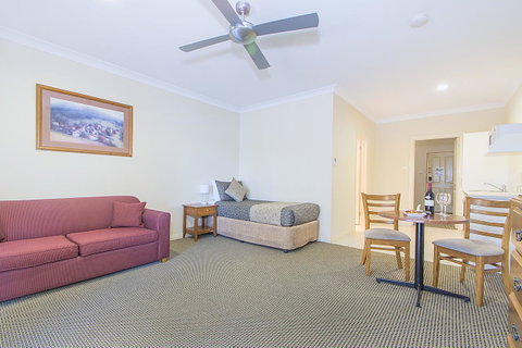Clare Country Club - Accommodation Newcastle 10