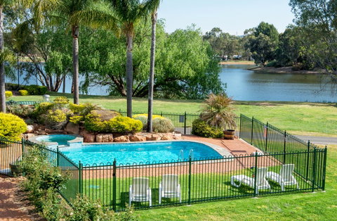Clare Country Club - Accommodation Newcastle 3