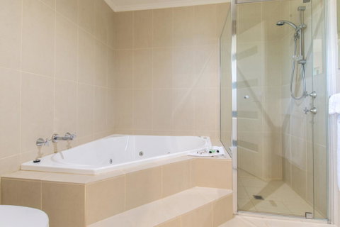 Mick O\'Sheas - Accommodation Newcastle 22