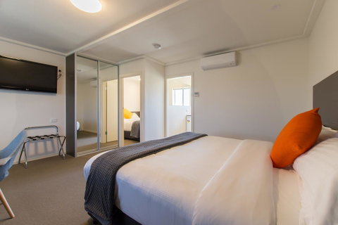 Mick O\'Sheas - Accommodation Newcastle 14