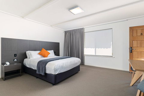 Mick O\'Sheas - Accommodation Newcastle 4
